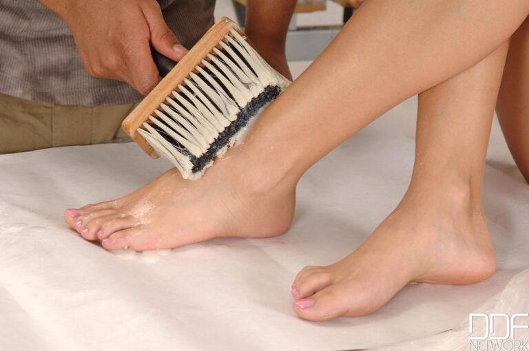 Alison Star gets her toes and bare feet worshipped in an explicit gallery that stays on-theme for dedicated foot fans. image 2