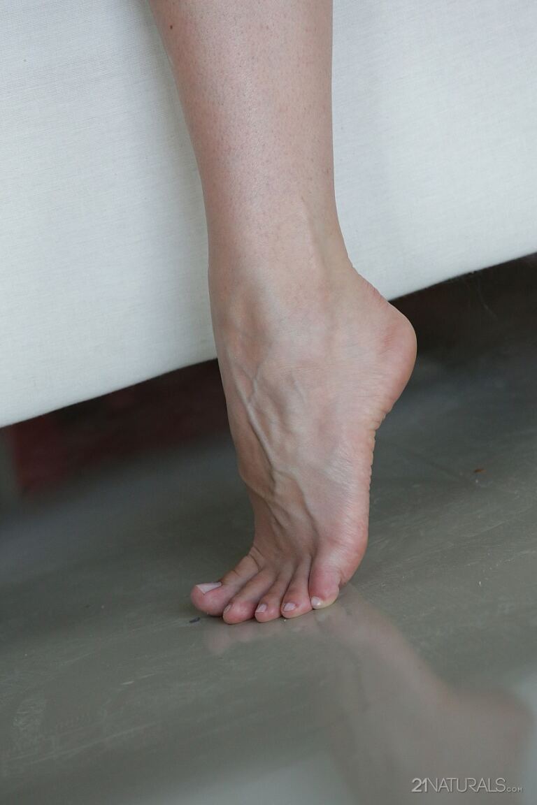Lina Napoli makes her feet part of a full fetish scene and finishes with cum across her toes and bare soles. image 15
