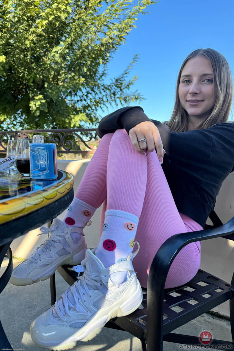Macy Meadows appears in a barefoot photo set that keeps her feet and toes in focus, with close details alongside full-body poses. image 2
