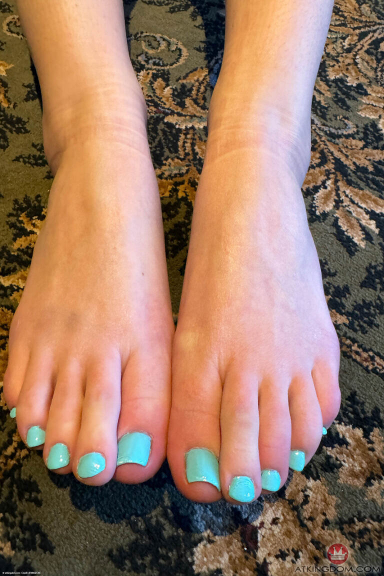 Macy Meadows appears in a barefoot photo set that keeps her feet and toes in focus, with close details alongside full-body poses. image 9